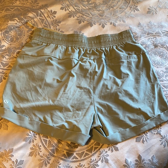 COPY - Lululemon spring breakaway shorts sz10 - Picture 2 of 4